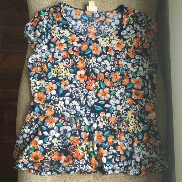 🎁🎁🎁 Floral print peplum t-shirt - Picture 2 of 4